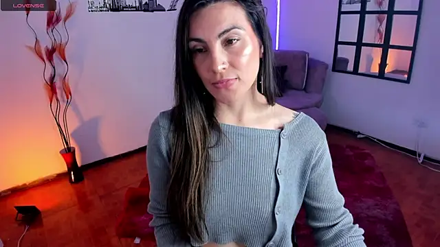 Snapshot of Elizabeth_taylor_b chatting on February 25, 9:46 pm Elizabeth taylor b online show from February 25, 9:46 pm