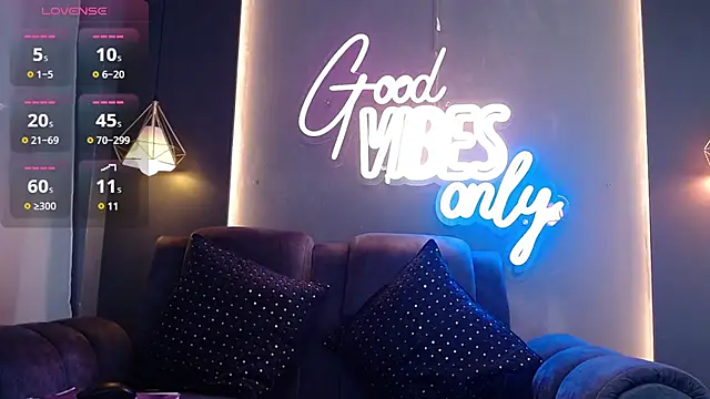 LOLIITA  LOVE online show from December 19, 6:45 pm