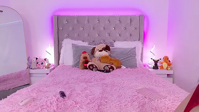 JuliaSUMMERS2022 online show from February 13, 10:11 pm