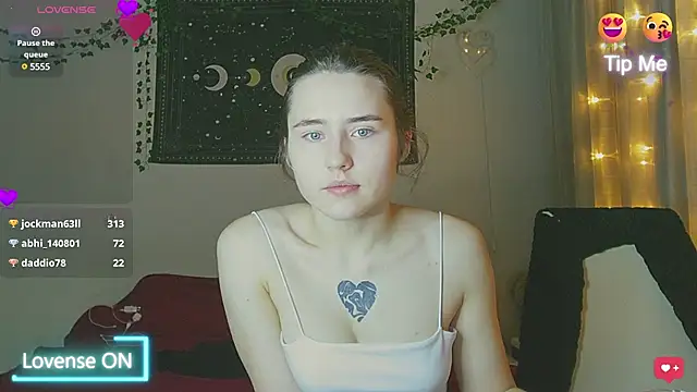 Snapshot of Aurora_workerr chatting on December 25, 5:26 pm Aurora workerr online show from December 25, 5:26 pm