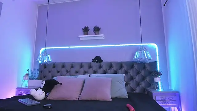 Naomii Soto online show from December 6, 4:17 pm