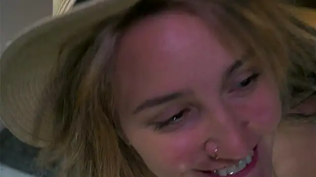 Snapshot of Winnie_sweet chatting on December 20, 1:54 pm Winnie sweet online show from December 20, 1:54 pm