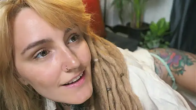 Snapshot of Winnie_sweet chatting on February 21, 8:40 am Winnie sweet online show from February 21, 8:40 am