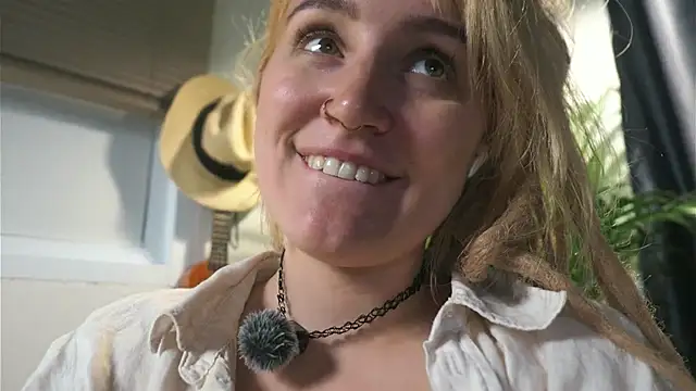 Snapshot of Winnie_sweet chatting on February 22, 7:45 am Winnie sweet online show from February 22, 7:45 am