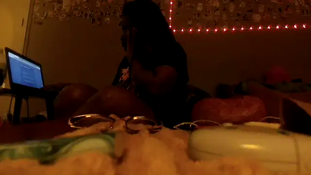 Snapshot of EbonyFetishQueen chatting on September 11, 1:00 pm EbonyFetishQueen online show from September 11, 1:00 pm