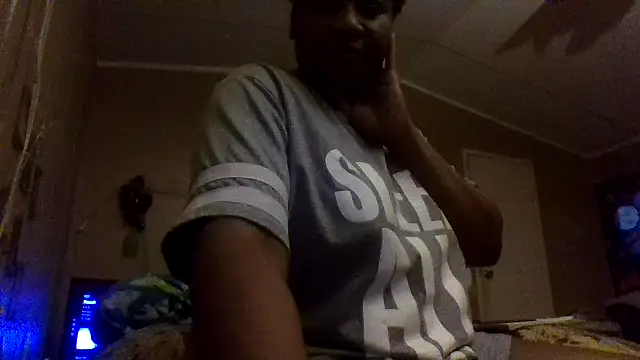 Snapshot of EbonyFetishQueen chatting on October 14, 12:00 am EbonyFetishQueen online show from October 14, 12:00 am