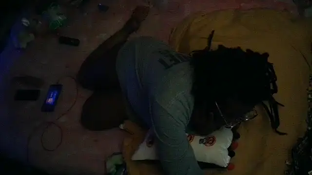 Snapshot of EbonyFetishQueen chatting on October 29, 4:04 am EbonyFetishQueen online show from October 29, 4:04 am