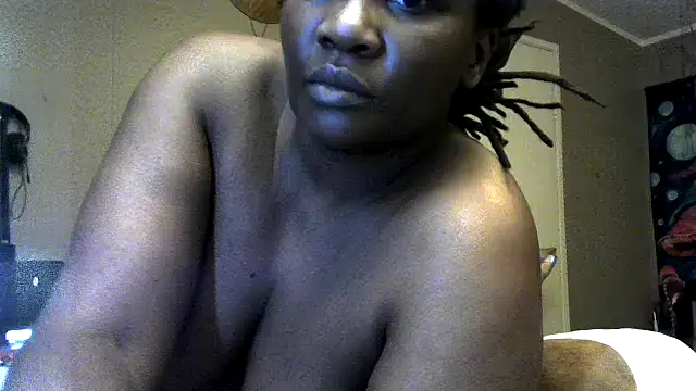 Snapshot of EbonyFetishQueen chatting on November 7, 12:54 am EbonyFetishQueen online show from November 7, 12:54 am