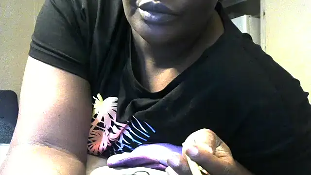 Snapshot of EbonyFetishQueen chatting on November 7, 2:50 pm EbonyFetishQueen online show from November 7, 2:50 pm
