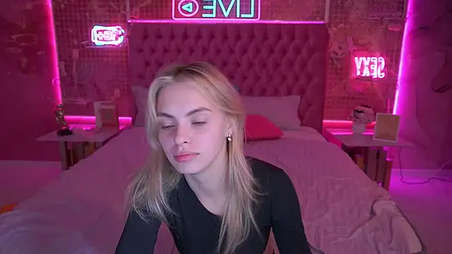 ChloeBrightt online show from November 3, 9:48 pm