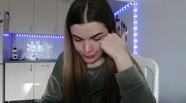  JustmeHere  online show from February 3, 9:30 am