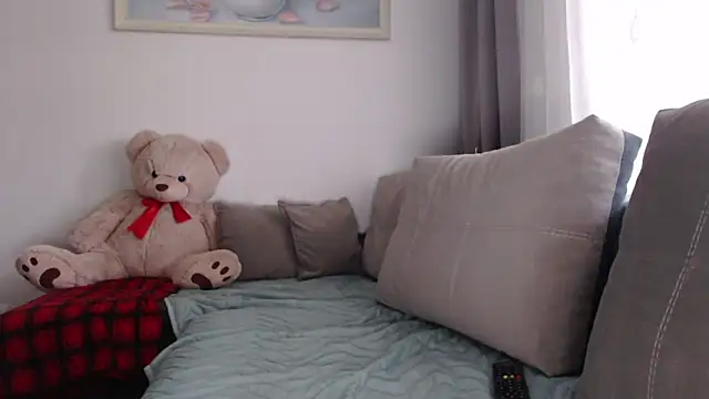  JustmeHere  online show from November 11, 8:25 am