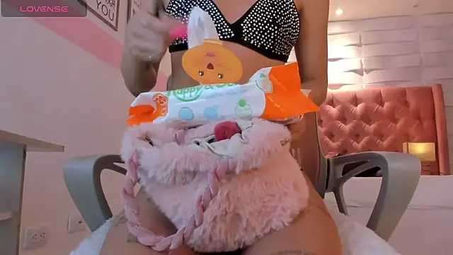 Snapshot of mhelissaw chatting on February 6, 8:50 am mhelissaw online show from February 6, 8:50 am