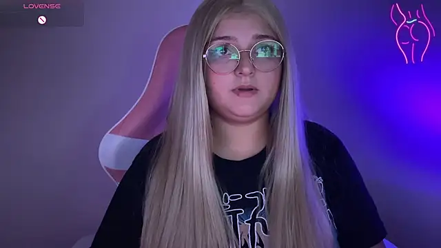 SweetPaige  online show from February 18, 11:19 pm