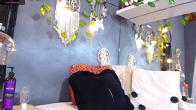 ItsVenuss online show from December 20, 6:35 pm