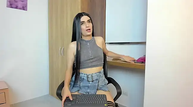 Snapshot of melody_adams12 chatting on February 13, 7:24 am melody adams12 online show from February 13, 7:24 am