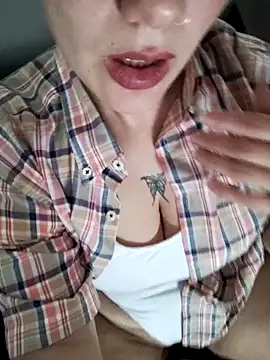 Snapshot of Dulcemelodia chatting on November 12, 2:23 am Dulcemelodia online show from November 12, 2:23 am