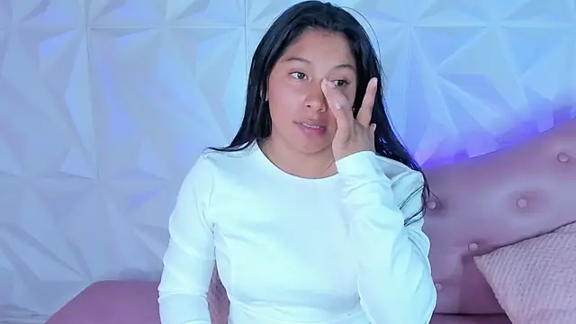 LinnaGardenia online show from December 2, 3:36 pm