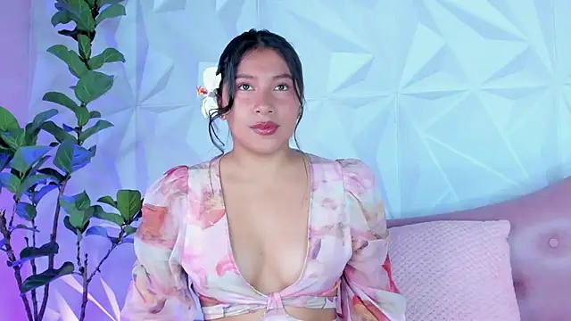 LinnaGardenia online show from January 19, 1:55 pm