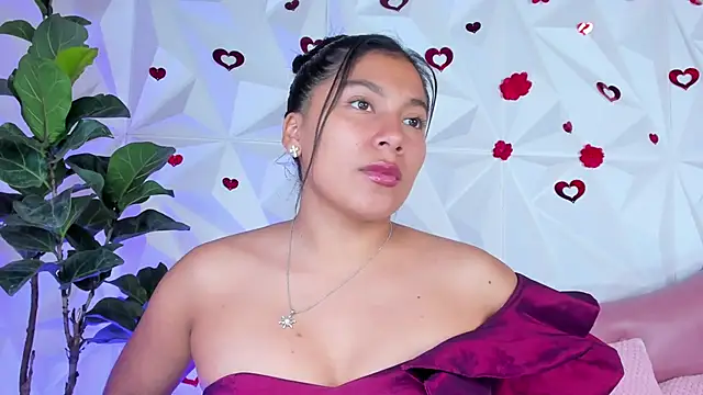 LinnaGardenia online show from March 15, 7:16 pm