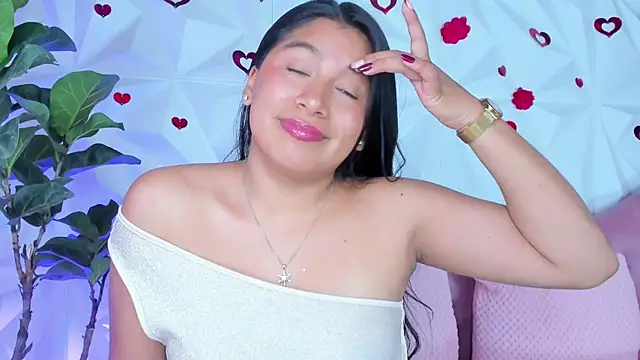 LinnaGardenia online show from March 19, 5:17 pm