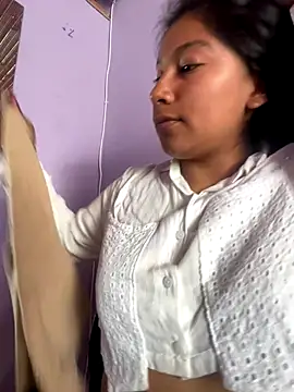 LinnaGardenia online show from October 20, 2:39 pm