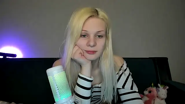 sashakiss99 online show from March 6, 5:22 pm