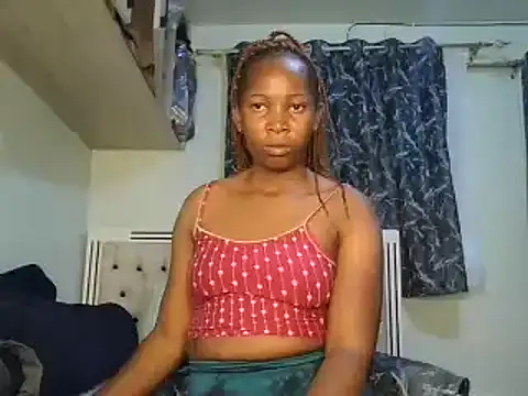 Snapshot of Petitiebooty chatting on January 25, 11:34 am Petitiebooty online show from January 25, 11:34 am