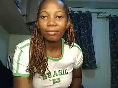 Snapshot of Petitiebooty chatting on January 26, 10:02 am Petitiebooty online show from January 26, 10:02 am