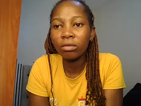 Snapshot of Petitiebooty chatting on February 7, 10:08 am Petitiebooty online show from February 7, 10:08 am