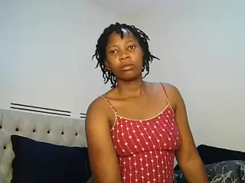 Snapshot of Petitiebooty chatting on February 11, 7:23 am Petitiebooty online show from February 11, 7:23 am