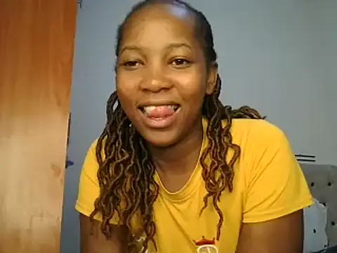 Snapshot of Petitiebooty chatting on February 21, 4:29 am Petitiebooty online show from February 21, 4:29 am