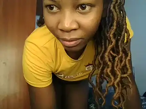 Snapshot of Petitiebooty chatting on February 23, 2:40 am Petitiebooty online show from February 23, 2:40 am