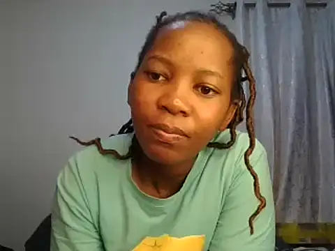 Snapshot of Petitiebooty chatting on March 9, 5:33 am Petitiebooty online show from March 9, 5:33 am