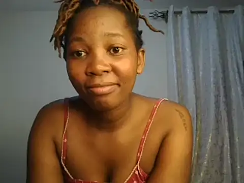 Snapshot of Petitiebooty chatting on March 13, 11:30 am Petitiebooty online show from March 13, 11:30 am