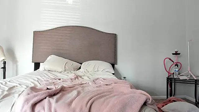 Snapshot of yiauana chatting on September 18, 2:19 pm yiauana online show from September 18, 2:19 pm