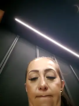 AvaLloyd online show from February 26, 3:32 am