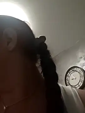 AvaLloyd online show from October 9, 5:55 pm