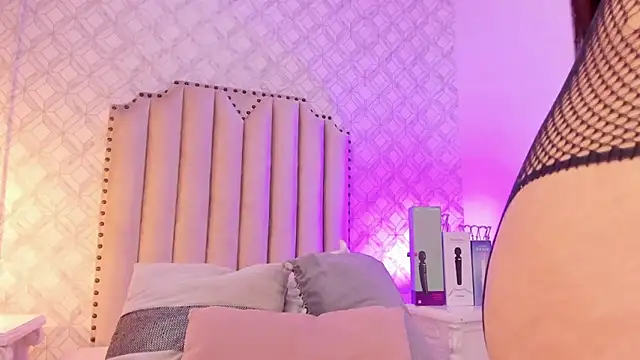 Snapshot of Charlotte__08 chatting on December 29, 10:57 pm Charlotte 08 online show from December 29, 10:57 pm