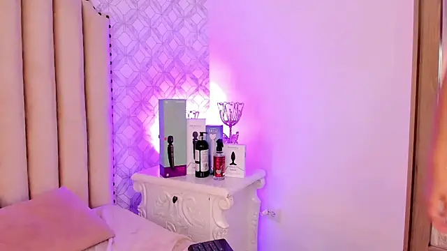 Snapshot of Charlotte__08 chatting on January 31, 11:35 pm Charlotte 08 online show from January 31, 11:35 pm