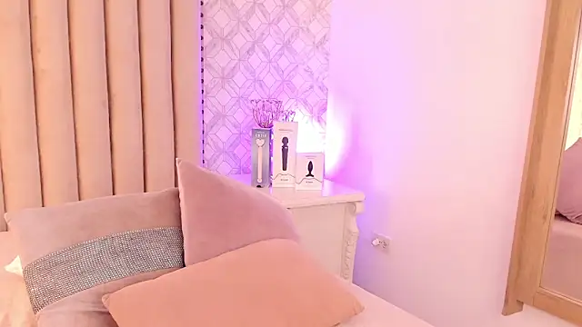 Snapshot of Charlotte__08 chatting on February 1, 11:43 am Charlotte 08 online show from February 1, 11:43 am