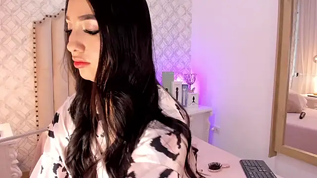 Snapshot of Charlotte__08 chatting on February 10, 8:31 pm Charlotte 08 online show from February 10, 8:31 pm