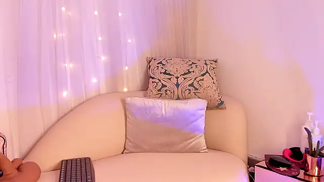 Snapshot of Charlotte__08 chatting on February 20, 8:03 pm Charlotte 08 online show from February 20, 8:03 pm