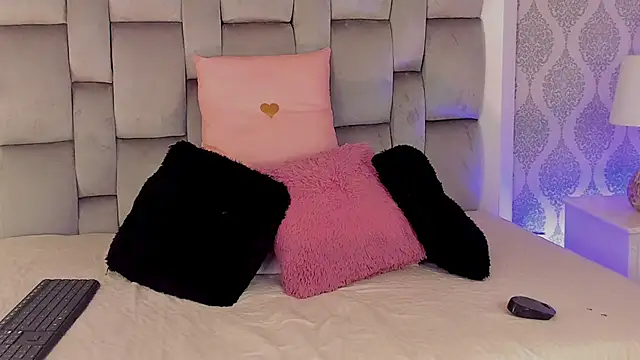 Snapshot of Charlotte__08 chatting on September 24, 2:15 am Charlotte 08 online show from September 24, 2:15 am