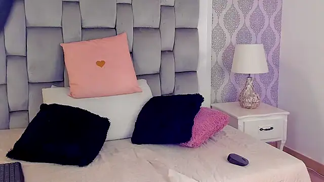 Snapshot of Charlotte__08 chatting on October 20, 7:14 pm Charlotte 08 online show from October 20, 7:14 pm