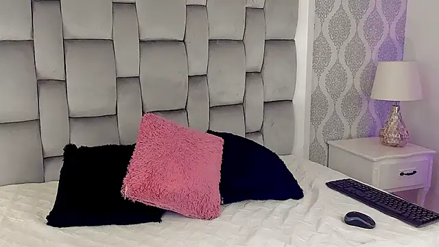 Snapshot of Charlotte__08 chatting on November 5, 7:25 pm Charlotte 08 online show from November 5, 7:25 pm