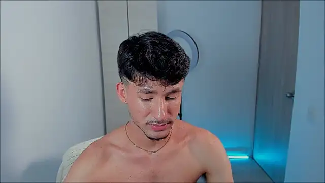 Snapshot of dimitri_targaryen chatting on December 17, 7:40 am dimitri targaryen online show from December 17, 7:40 am