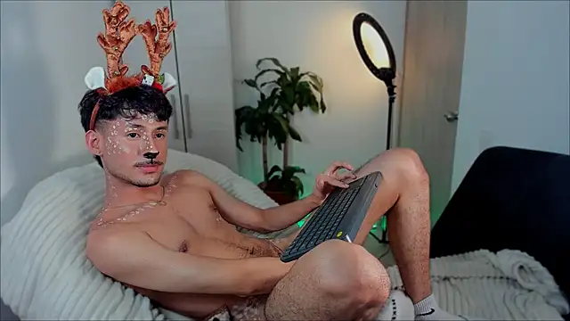 Snapshot of dimitri_targaryen chatting on December 23, 6:44 am dimitri targaryen online show from December 23, 6:44 am