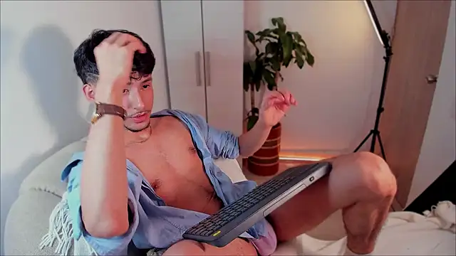 Snapshot of dimitri_targaryen chatting on January 8, 11:32 am dimitri targaryen online show from January 8, 11:32 am