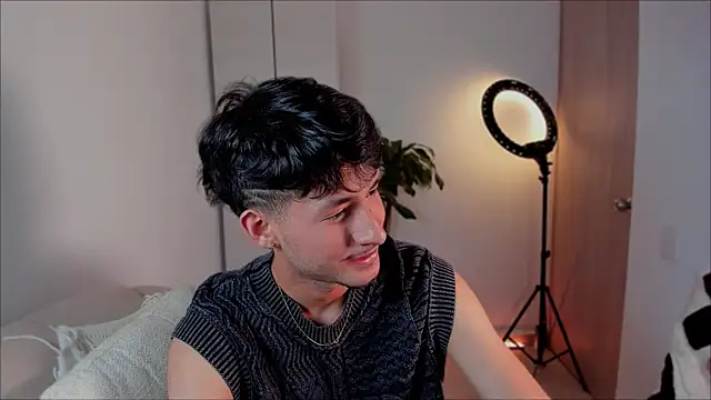 Snapshot of dimitri_targaryen chatting on January 10, 3:39 am dimitri targaryen online show from January 10, 3:39 am